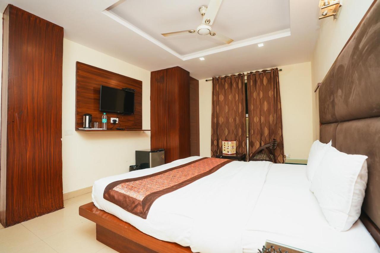Hotel High 5 Land Delhi  Exterior photo