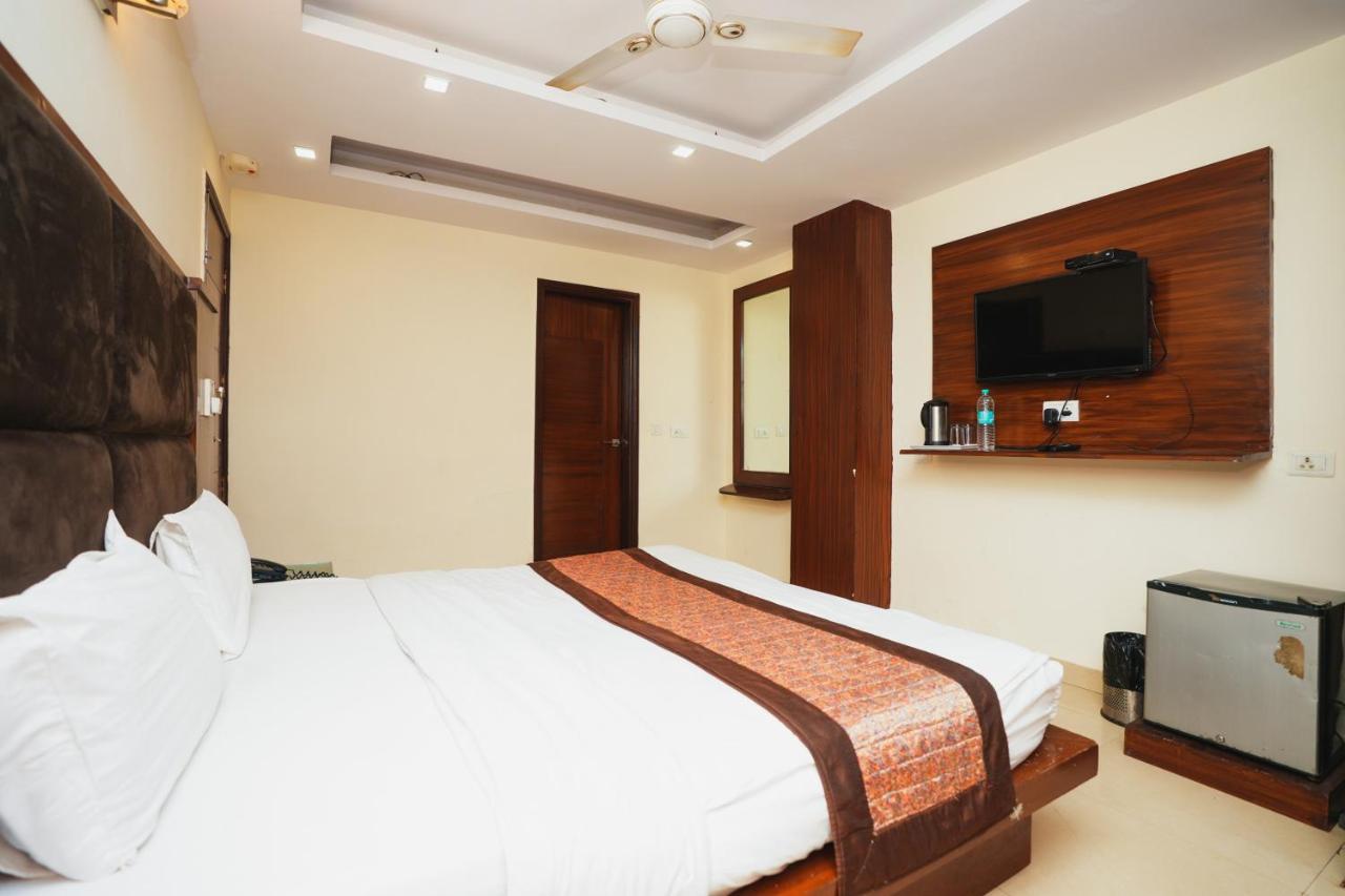 Hotel High 5 Land Delhi  Exterior photo