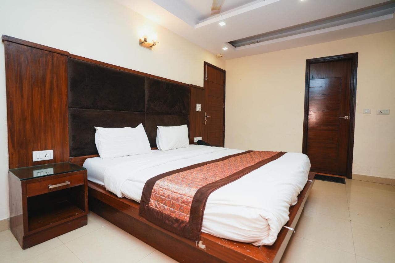 Hotel High 5 Land Delhi  Exterior photo