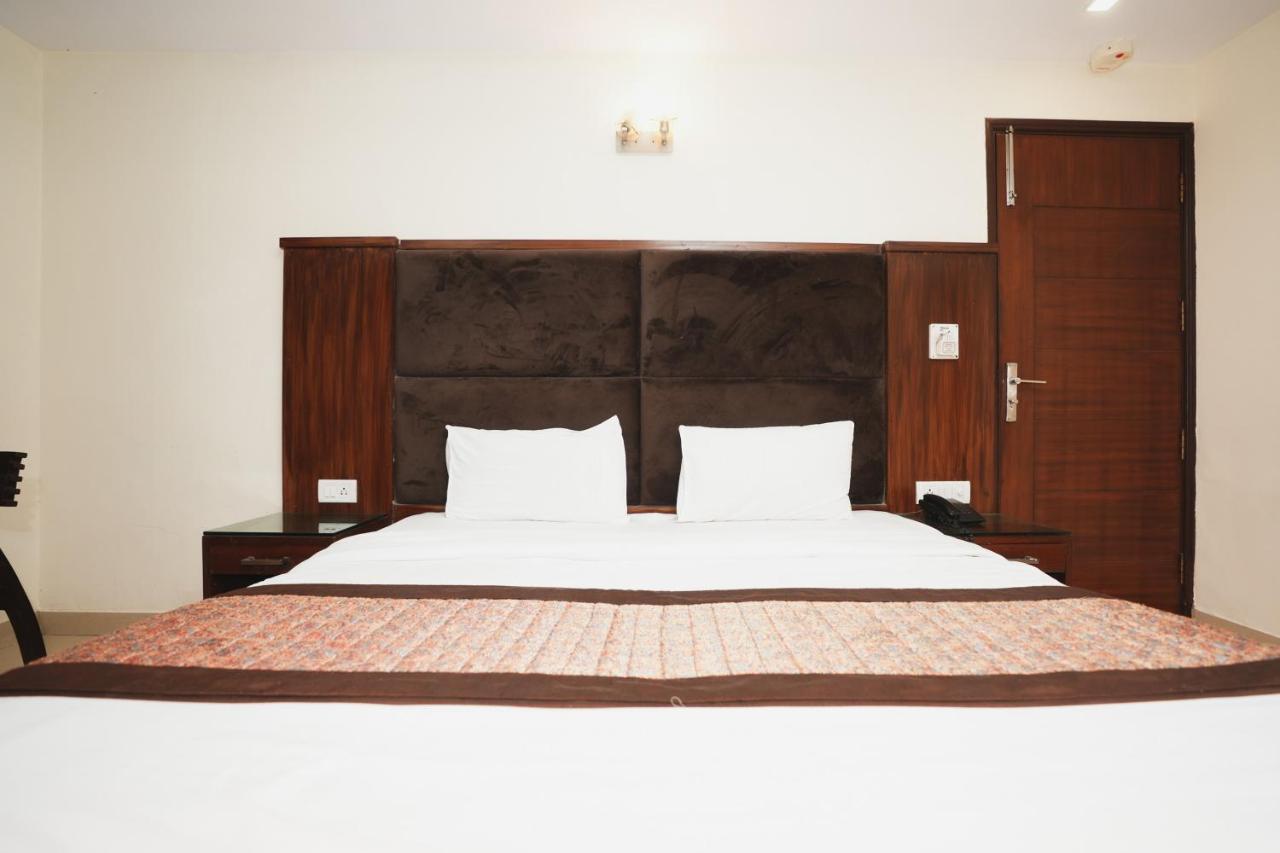 Hotel High 5 Land Delhi  Exterior photo